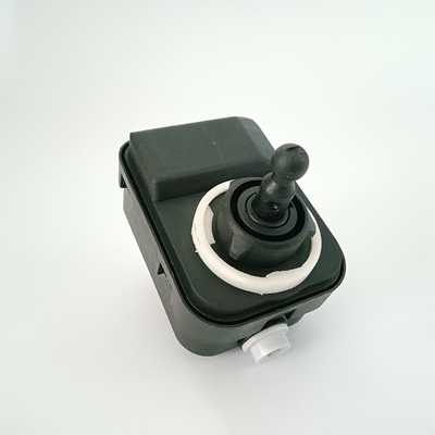 Prenda impermeable y motor durable 12V /24V del ajuste del nivel de la linterna del coche